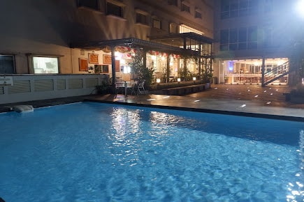 La Lisa hotel murah Surabaya ada kolam renang